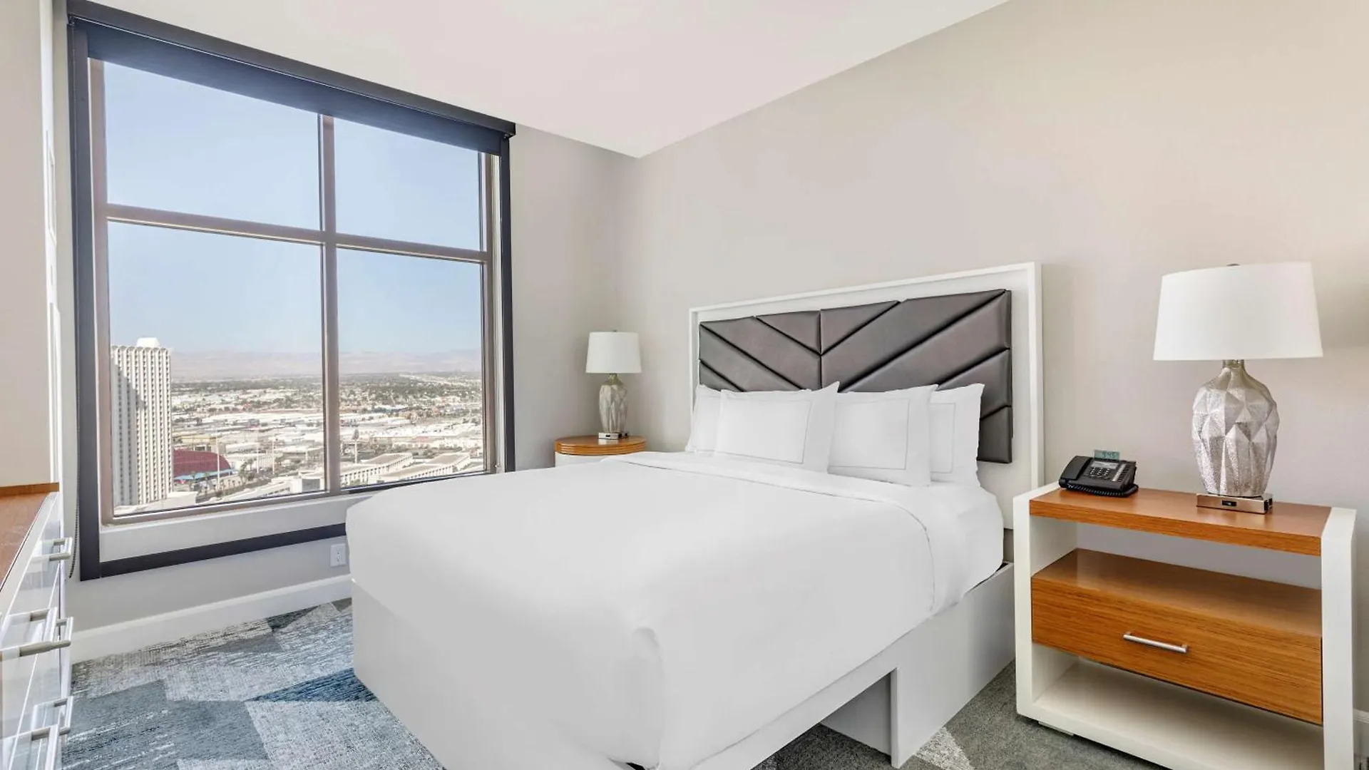 Курортный комплекс Hilton Grand Vacations Club On The Las Vegas Strip