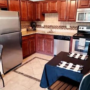 Minutes From Strip Apartment