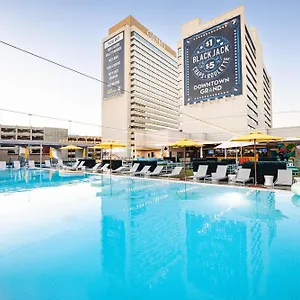 Downtown Grand & Casino فندق